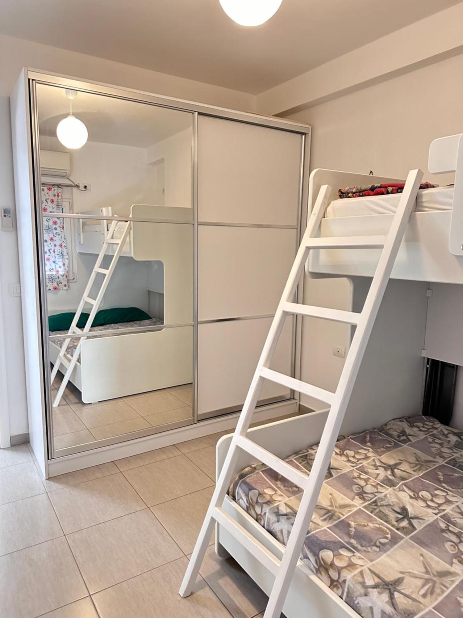 Bay View Apartment Саранде Екстериор снимка